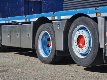 R520 V8 8x2/6 / HMF 70 tm + JUMBO AANHANGER